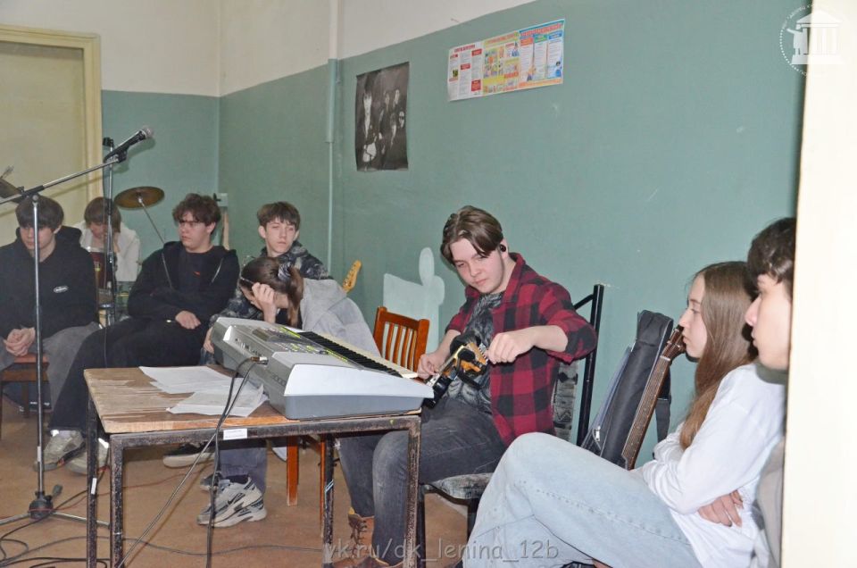 В городе Комсомольское прошел мастер-класс по гитаре «Время перемен» В городе Комсомольское прошел мастер-класс по гитаре «Время перемен»