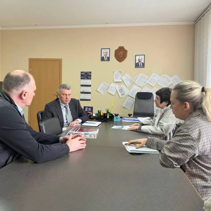 Ирина Кутенко: С представителями компании «Донспецмаш», специализирующейся на производстве спецтехники обсудили ключевые аспекты реализации масштабирования службы социального такси и в целом всего проекта в нашей Республике Ирина Кутенко: С представителями компании «Донспецмаш», специализирующейся на производстве спецтехники обсудили ключевые аспекты реализации масштабирования службы социального такси и в целом всего проекта в нашей Республике