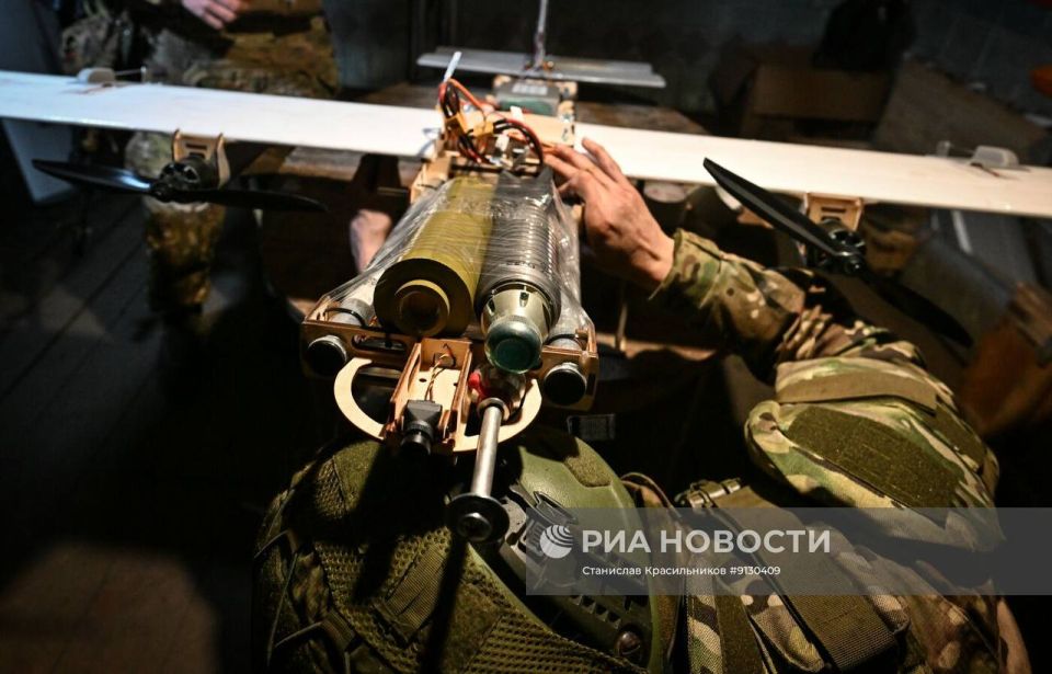 Кадры боевой работы расчёта FPV-дронов самолетного типа «Молния-2» группировки войск «Центр» на Добропольском направлении Кадры боевой работы расчёта FPV-дронов самолетного типа «Молния-2» группировки войск «Центр» на Добропольском направлении