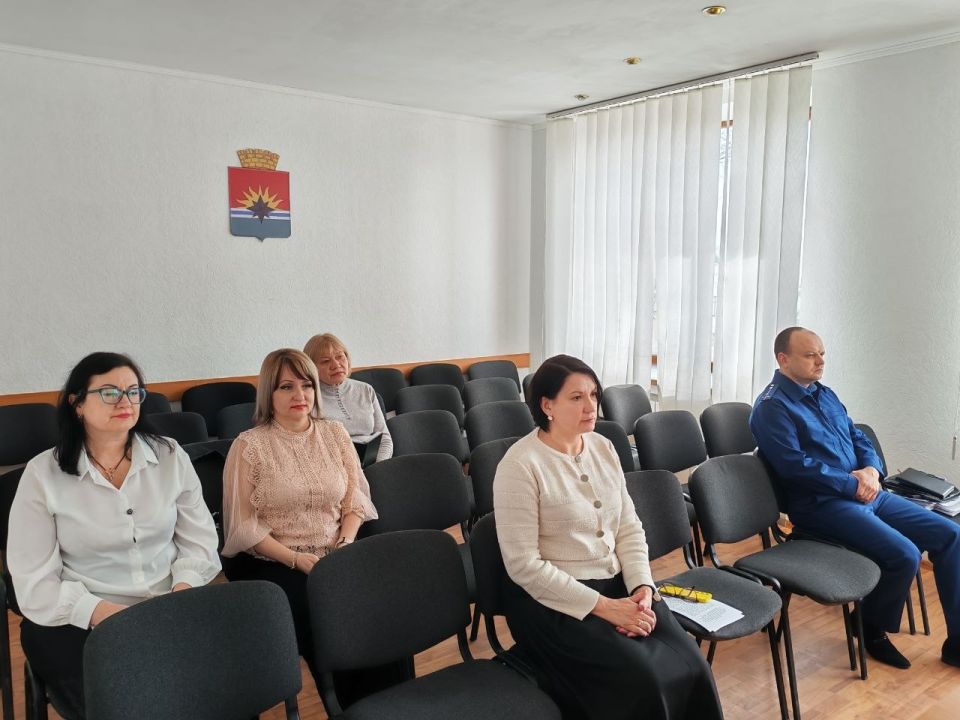 Внеочередное заседание Торезского городского совета Внеочередное заседание Торезского городского совета