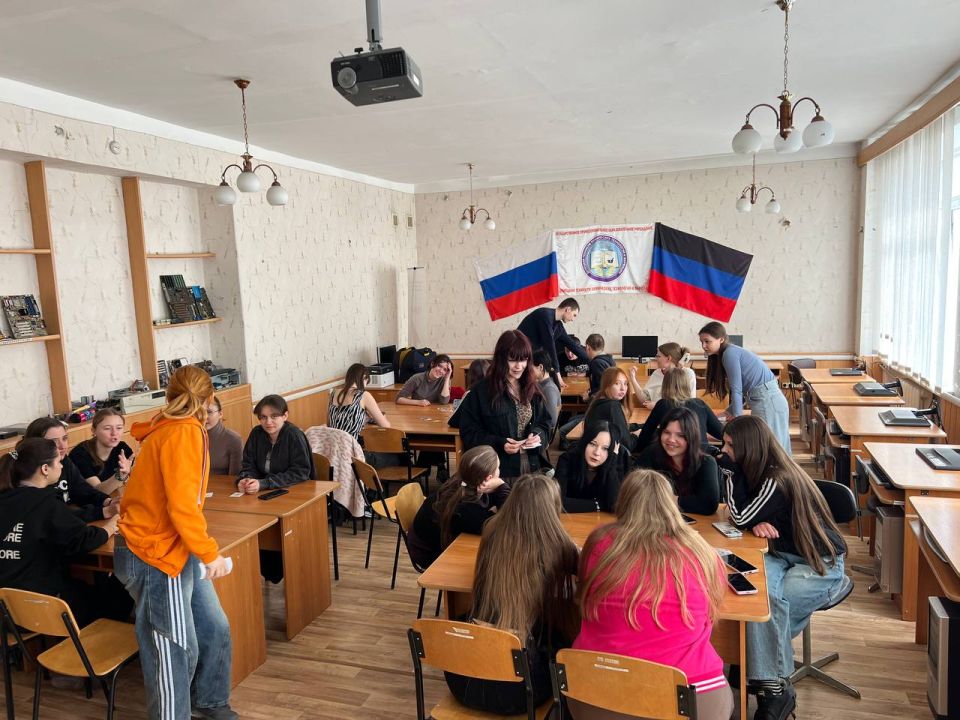 Включи свой успех. В ГБПОУ «Донецкий техникум химических технологий и фармации» Комитет по предпринимательству и экономической грамотности молодежи провел для ребят практикум по финансовой аналитике и стратегии принятия... Включи свой успех. В ГБПОУ «Донецкий техникум химических технологий и фармации» Комитет по предпринимательству и экономической грамотности молодежи провел для ребят практикум по финансовой аналитике и стратегии принятия...