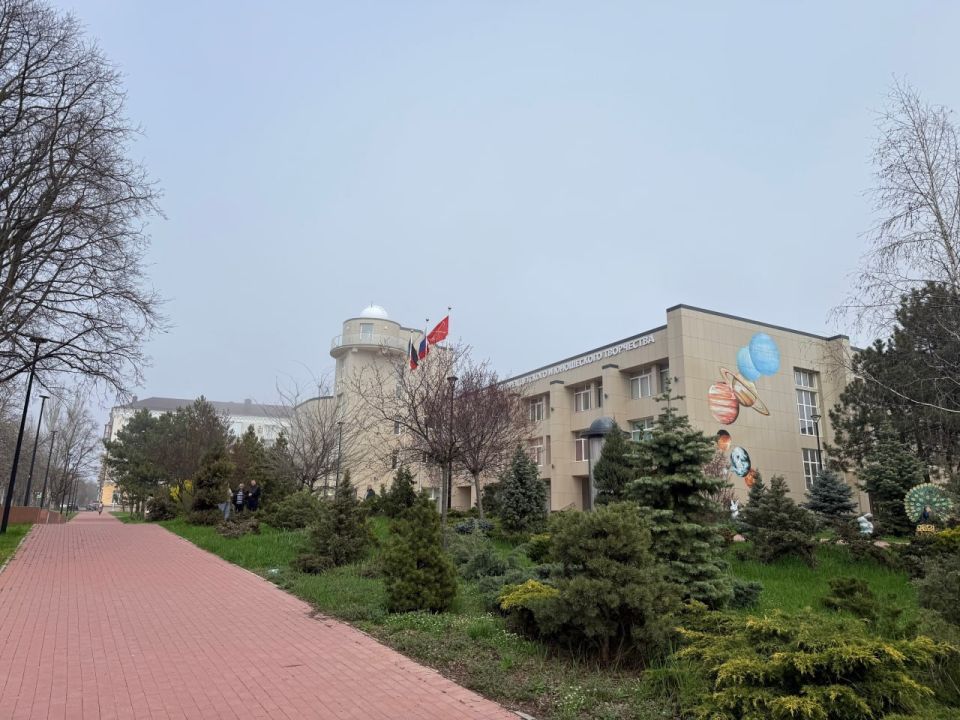 Вице-губернатор Санкт-Петербурга Игорь Потапенко оценил масштаб работ, проделанных строителями Северной столицы в Мариуполе Вице-губернатор Санкт-Петербурга Игорь Потапенко оценил масштаб работ, проделанных строителями Северной столицы в Мариуполе