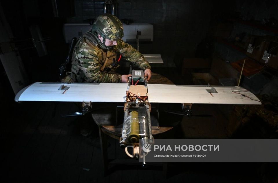 Кадры боевой работы расчёта FPV-дронов самолетного типа «Молния-2» группировки войск «Центр» на Добропольском направлении Кадры боевой работы расчёта FPV-дронов самолетного типа «Молния-2» группировки войск «Центр» на Добропольском направлении