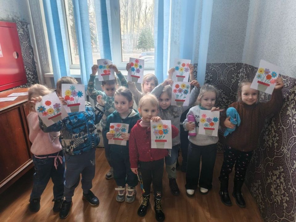 В МБУ "Городской дворец культуры им. В.Г. Кирсановой" прошли творческие занятия для дошкольников "Букеты весны"