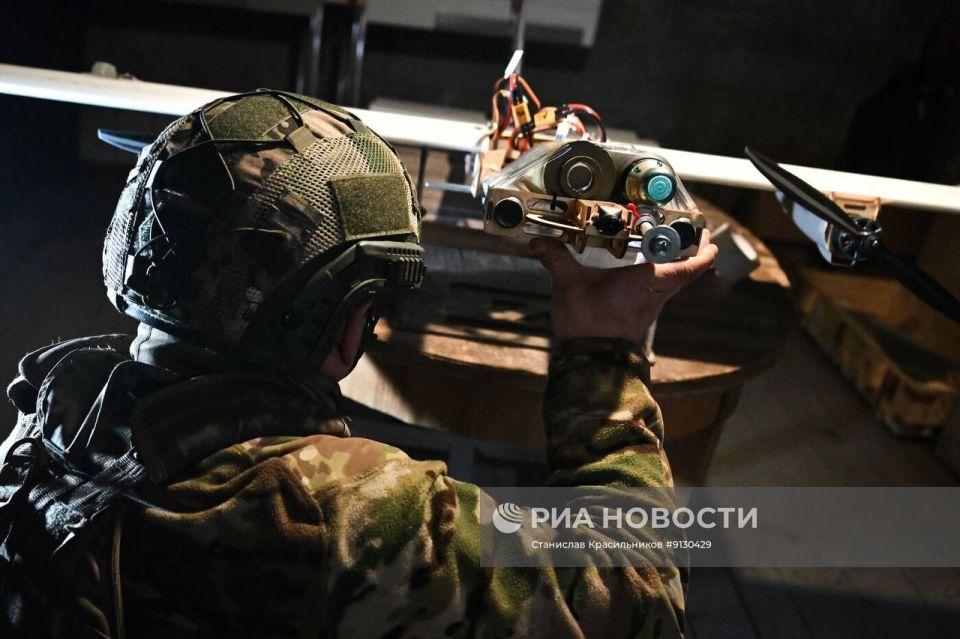 Кадры боевой работы расчёта FPV-дронов самолетного типа «Молния-2» группировки войск «Центр» на Добропольском направлении Кадры боевой работы расчёта FPV-дронов самолетного типа «Молния-2» группировки войск «Центр» на Добропольском направлении