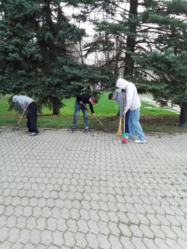 Александр Пеняев: Большой генеральной уборкой открыли апрель в Ясиноватском муниципальном округе Александр Пеняев: Большой генеральной уборкой открыли апрель в Ясиноватском муниципальном округе