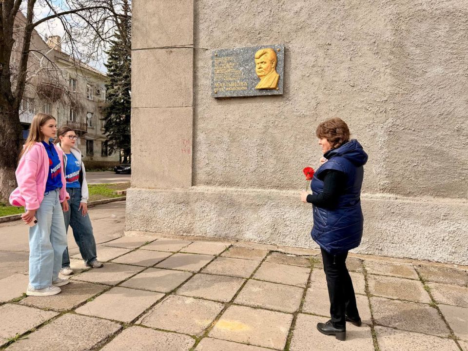 Денис Зубов: В Иловайске почтили память героев в рамках акции "Улицы в лицах" Денис Зубов: В Иловайске почтили память героев в рамках акции "Улицы в лицах"
