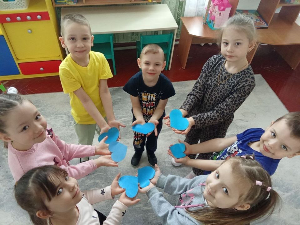 Кировчане присоединились к всероссийской акции «Зажги синим»