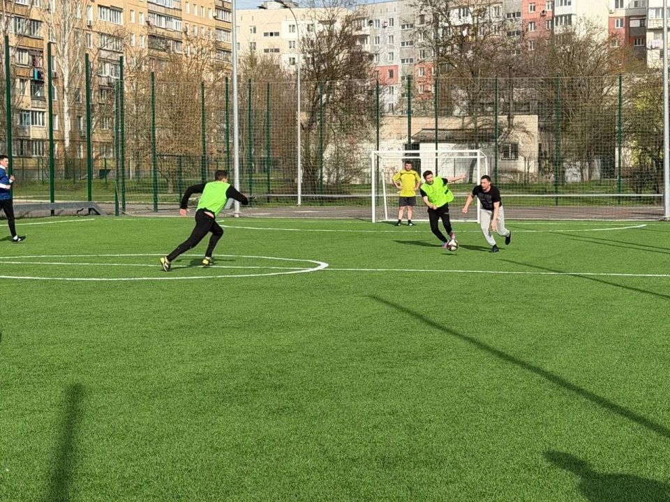 В Мариуполе состоялся футбольный матч между полицейскими В Мариуполе состоялся футбольный матч между полицейскими