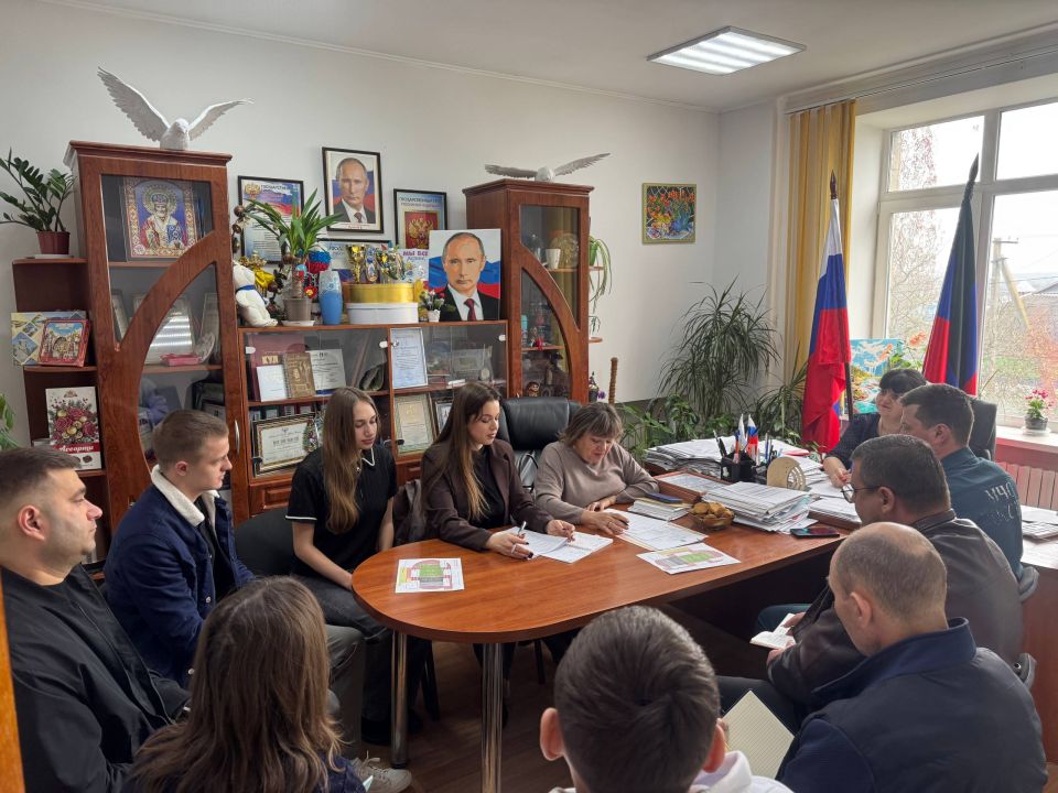 Под председательством заместителя главы администрации Мангушского муниципального округа Натальи Тосхопаран состоялось рабочее совещание, посвящённое организации военно-спортивной игры «Зарница 2.0» Под председательством заместителя главы администрации Мангушского муниципального округа Натальи Тосхопаран состоялось рабочее совещание, посвящённое организации военно-спортивной игры «Зарница 2.0»