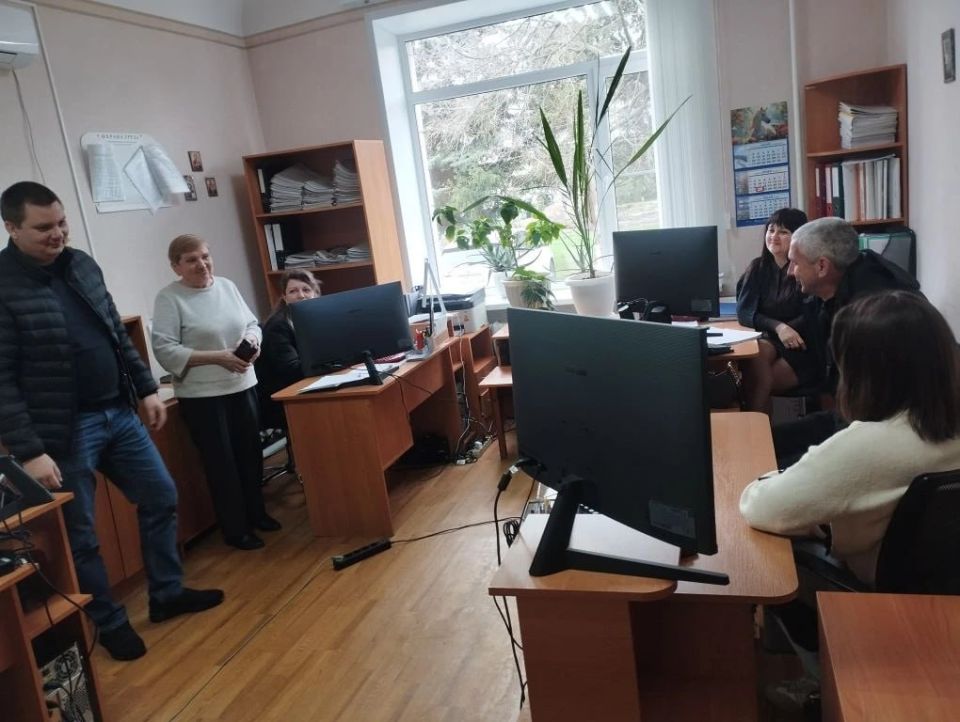 В финансовом управлении состоялась встреча с трудовым коллективом, которую провел первый заместитель Главы Администрации Тельмановского муниципального округа