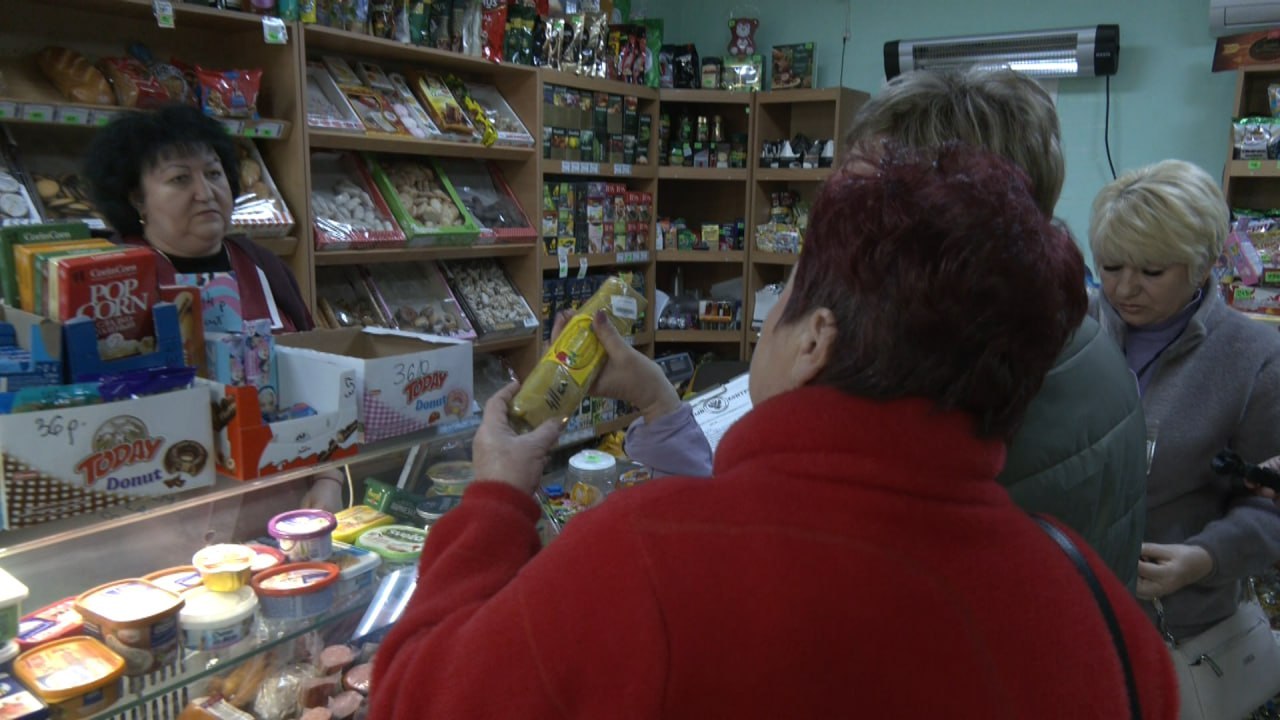 Иван Приходько: Активисты Народного контроля проверили ряд магазинов в Калининском районе Горловки Иван Приходько: Активисты Народного контроля проверили ряд магазинов в Калининском районе Горловки