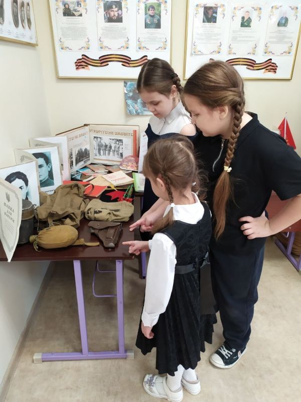 Чтобы расширить знания о родном посёлке, его быте, культурных и исторических ценностях обучающиеся 2 класса ГБОУ «Мироновская школа №9» на весенних каникулах, 31 марта,посетили школьный краеведческий музей, где их радушно...