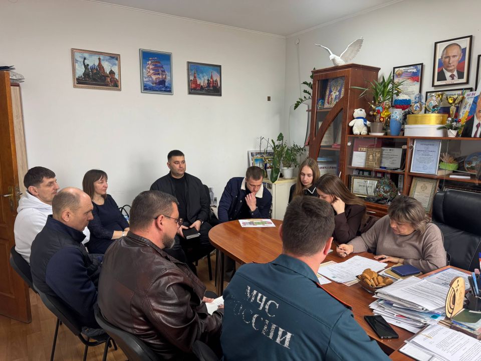 Под председательством заместителя главы администрации Мангушского муниципального округа Натальи Тосхопаран состоялось рабочее совещание, посвящённое организации военно-спортивной игры «Зарница 2.0» Под председательством заместителя главы администрации Мангушского муниципального округа Натальи Тосхопаран состоялось рабочее совещание, посвящённое организации военно-спортивной игры «Зарница 2.0»