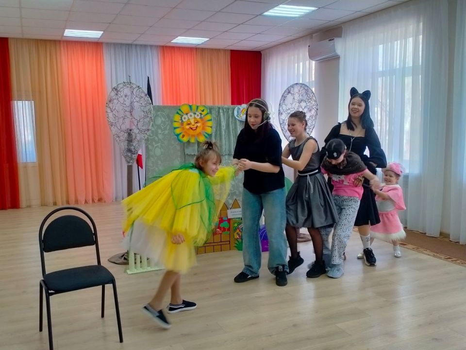 Театрализованное представление «Репка на новый лад» в Шахтерске Театрализованное представление «Репка на новый лад» в Шахтерске