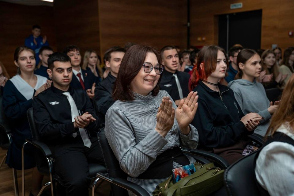Наша «Лига ораторов» уже давно вышла за рамки обычного турнира — это масштабная площадка, где молодежь реально прокачивает себя Наша «Лига ораторов» уже давно вышла за рамки обычного турнира — это масштабная площадка, где молодежь реально прокачивает себя