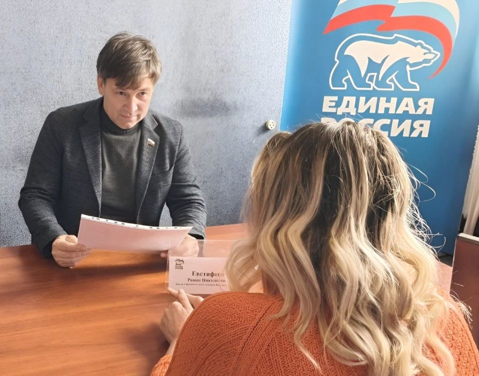ПРИЕМ ГРАЖДАН. Депутаты Донецкого городского совета Виталий Воловик, Александр Герасименко, Василий Гребенюк, Роман Евстифеев, Владимир Мозговой, Герман Полунин и Валерий Солодовников встретились с гражданами в рамках приемов ПРИЕМ ГРАЖДАН. Депутаты Донецкого городского совета Виталий Воловик, Александр Герасименко, Василий Гребенюк, Роман Евстифеев, Владимир Мозговой, Герман Полунин и Валерий Солодовников встретились с гражданами в рамках приемов