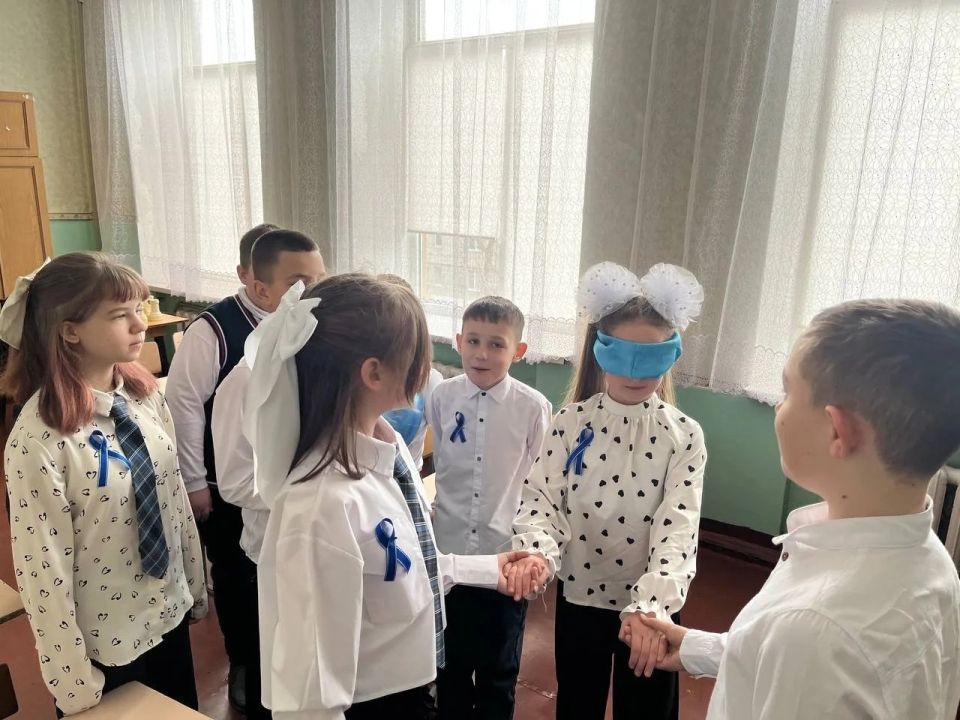 Кировчане присоединились к всероссийской акции «Зажги синим» Кировчане присоединились к всероссийской акции «Зажги синим»