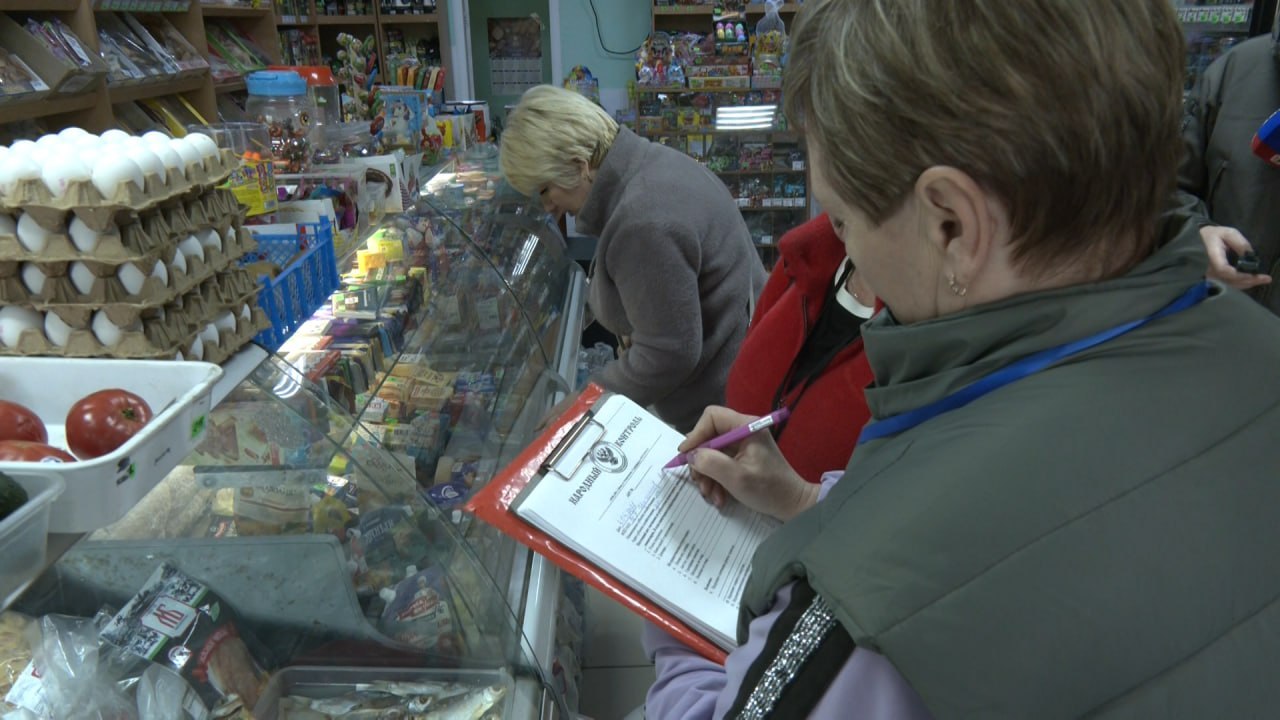 Иван Приходько: Активисты Народного контроля проверили ряд магазинов в Калининском районе Горловки Иван Приходько: Активисты Народного контроля проверили ряд магазинов в Калининском районе Горловки