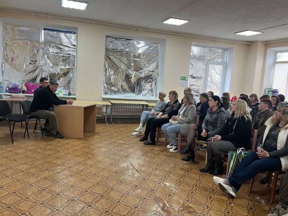 Василий Овчаров: Совместно с советником губернатора Московской области Алексеем Гержиком провели встречу с педагогическим коллективом и родителями обучающихся Новоазовской школы № 2 по вопросам капитального ремонта данного... Василий Овчаров: Совместно с советником губернатора Московской области Алексеем Гержиком провели встречу с педагогическим коллективом и родителями обучающихся Новоазовской школы № 2 по вопросам капитального ремонта данного...