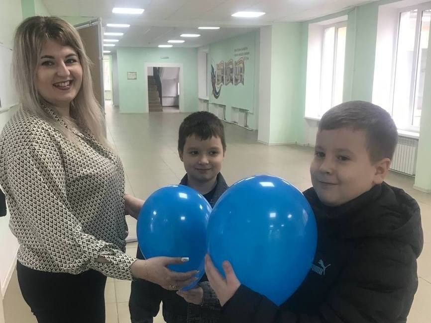Шахтерский округ присоединился к всероссийской акции «Зажги синим» Шахтерский округ присоединился к всероссийской акции «Зажги синим»