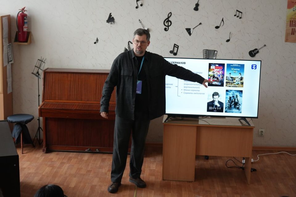 В День работника Культуры стартовал совместный проект Молодежного совета и Российского общества «Знание» В День работника Культуры стартовал совместный проект Молодежного совета и Российского общества «Знание»
