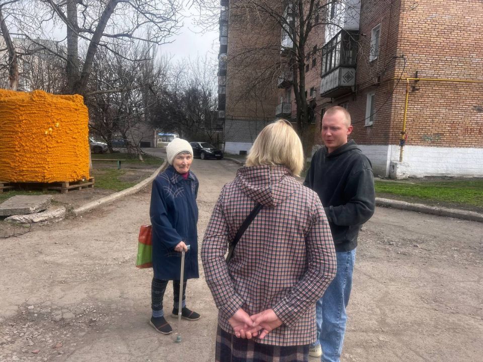 Встреча с населением. 2 апреля 2026 года депутат Енакиевского городского совета Донецкой Народной Республики, фракции Единая Россия Владислав Красильников провел встречу по адресу: г. Енакиево, ул. Коммунистическая, 22. В...