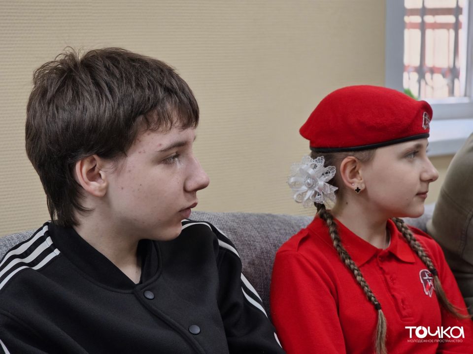 В молодёжном пространстве «Точка» прошла творческая встреча юнармейцев в ходе «Школы юного корреспондента» В молодёжном пространстве «Точка» прошла творческая встреча юнармейцев в ходе «Школы юного корреспондента»