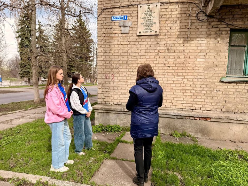 Денис Зубов: В Иловайске почтили память героев в рамках акции "Улицы в лицах" Денис Зубов: В Иловайске почтили память героев в рамках акции "Улицы в лицах"