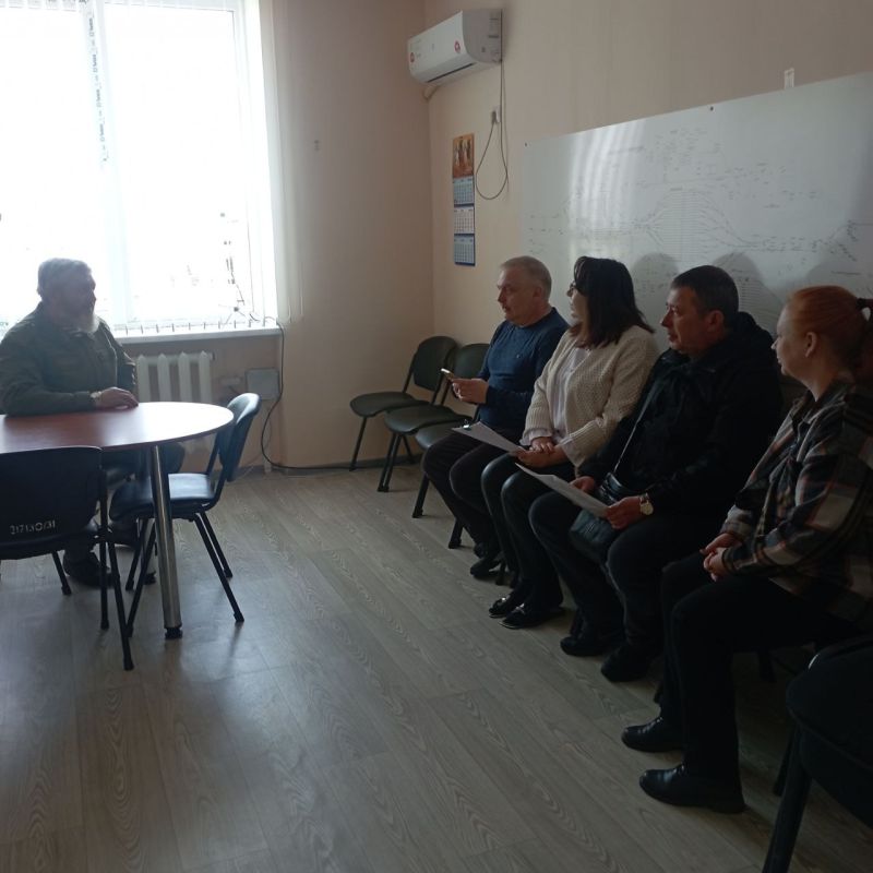 Депутат Андрей Майоров провел встречу с коллективом станции Дебальцево-Сортировочная и обсудил планы по уборке города к майским праздникам