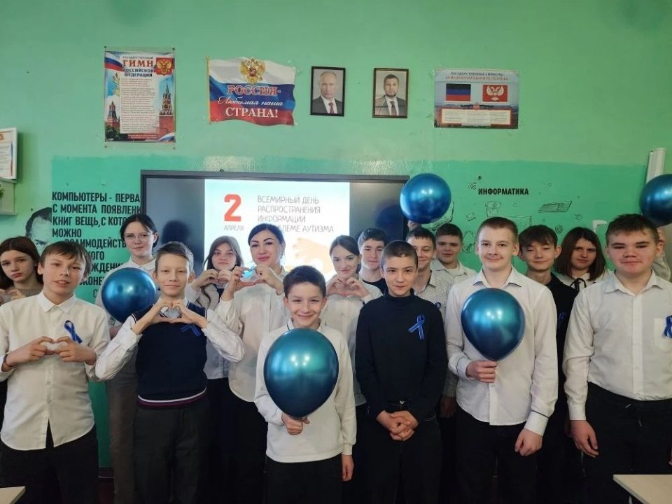 Кировчане присоединились к всероссийской акции «Зажги синим» Кировчане присоединились к всероссийской акции «Зажги синим»