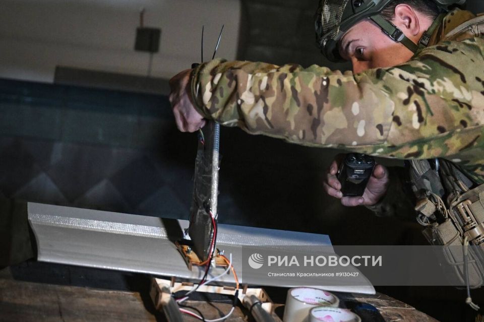 Кадры боевой работы расчёта FPV-дронов самолетного типа «Молния-2» группировки войск «Центр» на Добропольском направлении Кадры боевой работы расчёта FPV-дронов самолетного типа «Молния-2» группировки войск «Центр» на Добропольском направлении