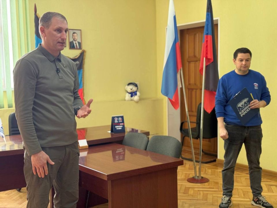 Александр Шатов: В Шахтерске вручили партийные билеты Единой России