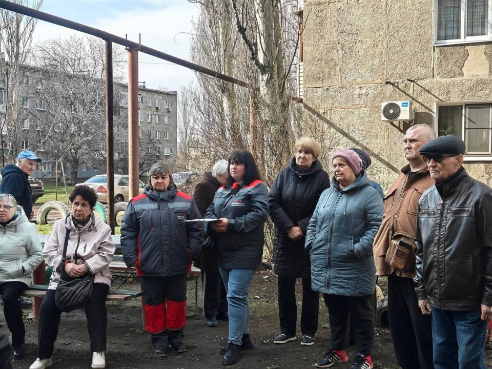 Партийцы обсудили деятельность ТСЖ и планы благоустройства Партийцы обсудили деятельность ТСЖ и планы благоустройства