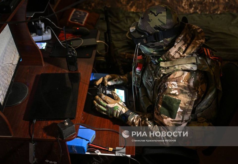 Кадры боевой работы расчёта FPV-дронов самолетного типа «Молния-2» группировки войск «Центр» на Добропольском направлении Кадры боевой работы расчёта FPV-дронов самолетного типа «Молния-2» группировки войск «Центр» на Добропольском направлении