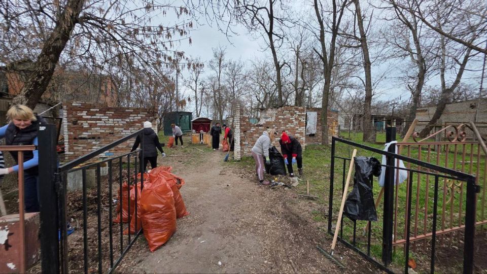 Накануне Пасхи в селе Юрьевка прошел субботник у храма святого Георгия Накануне Пасхи в селе Юрьевка прошел субботник у храма святого Георгия