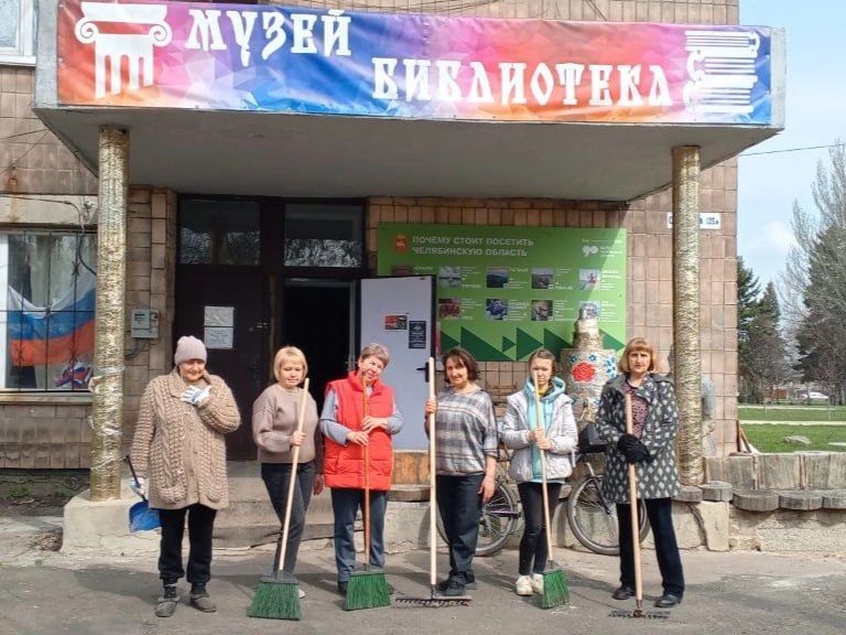 Творческие коллективы нашего округа не только дарят жителям радость искусства, но и заботятся о красоте родного города!