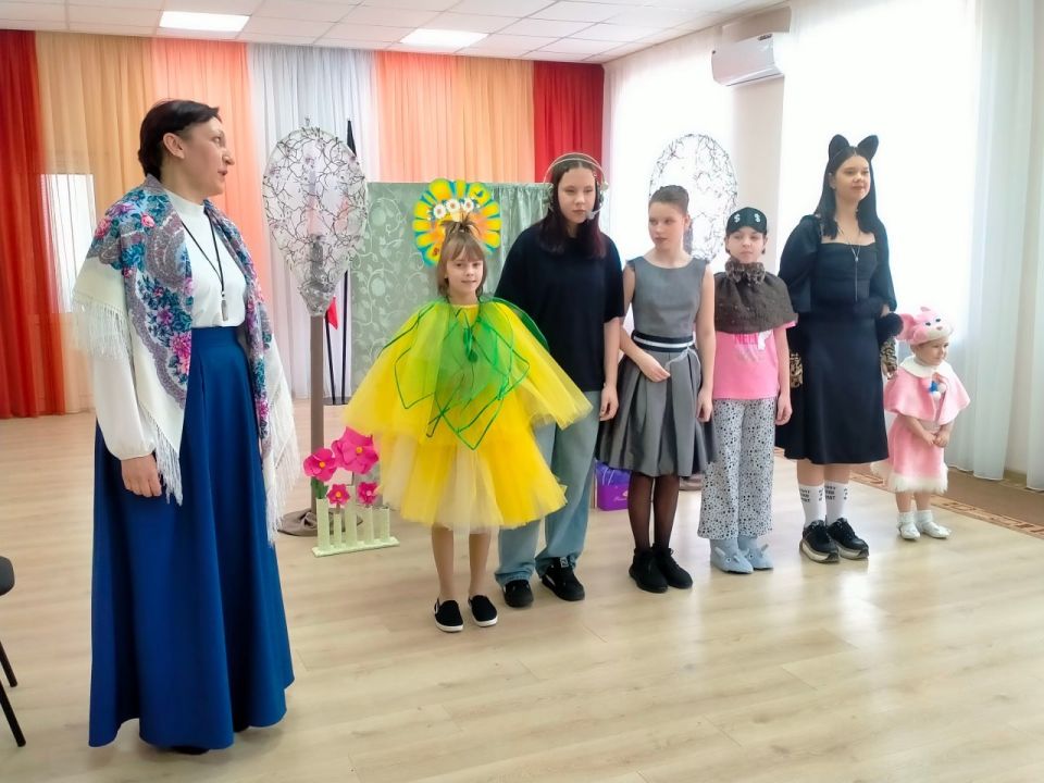 Театрализованное представление «Репка на новый лад» в Шахтерске Театрализованное представление «Репка на новый лад» в Шахтерске