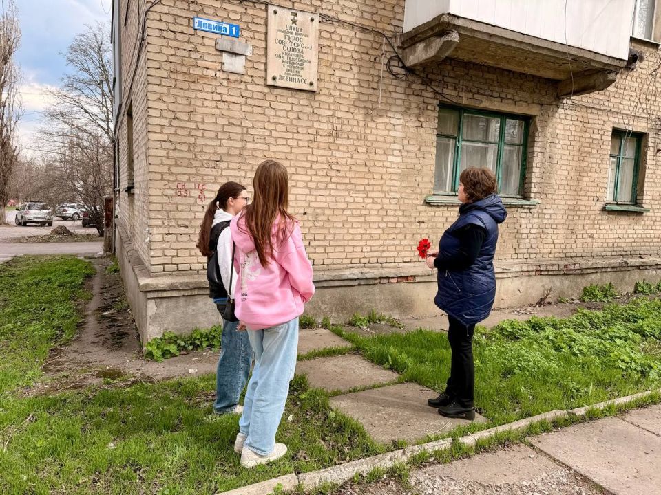 Денис Зубов: В Иловайске почтили память героев в рамках акции "Улицы в лицах" Денис Зубов: В Иловайске почтили память героев в рамках акции "Улицы в лицах"