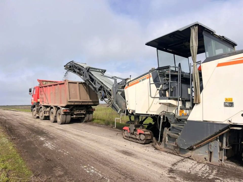 Всем прекрасной пятницы!. По прогнозам синоптиков, сегодня в Республике переменная облачность, днём небольшой дождь