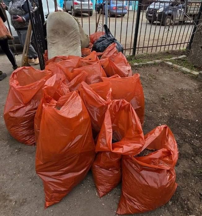 Накануне Пасхи в селе Юрьевка прошел субботник у храма святого Георгия Накануне Пасхи в селе Юрьевка прошел субботник у храма святого Георгия