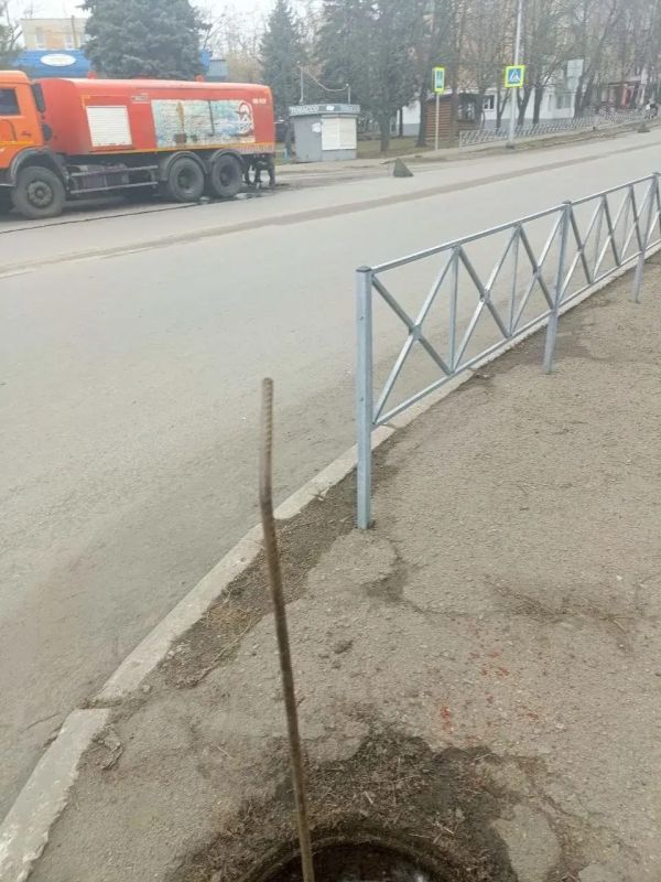 Бригада Самарской области промыла канализацию в Снежном