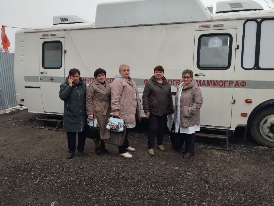В Тельманово прием на передвижном комплексе Флюорограф-Маммограф