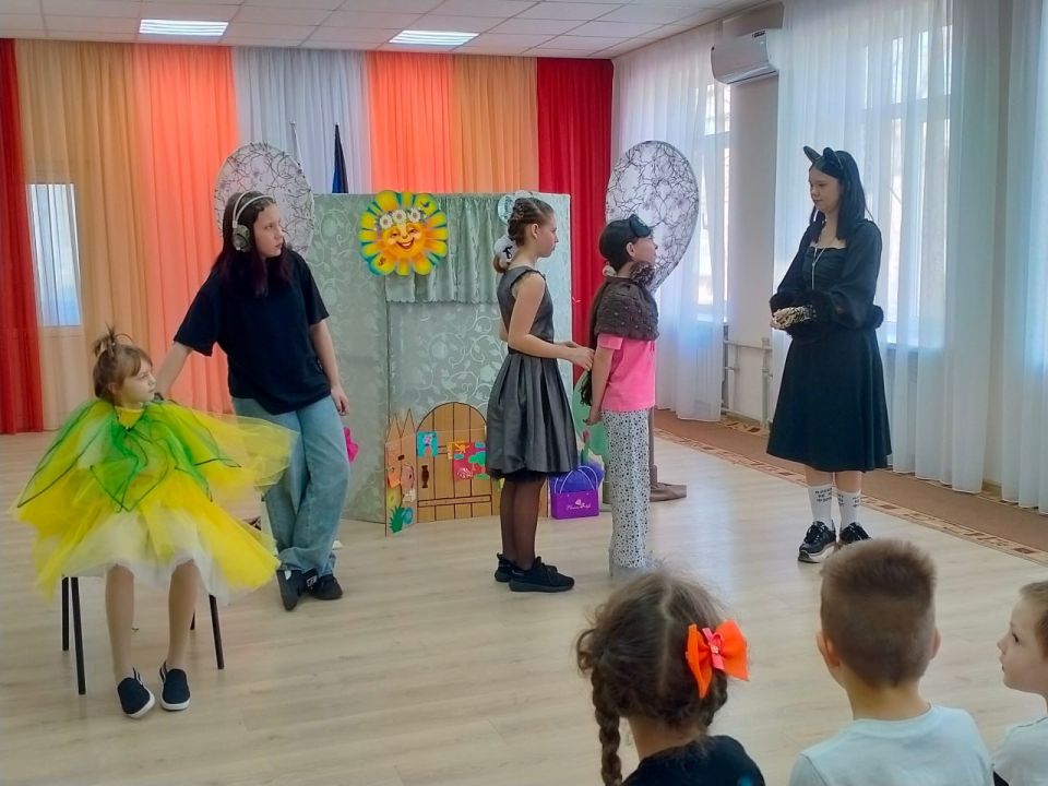 Театрализованное представление «Репка на новый лад» в Шахтерске Театрализованное представление «Репка на новый лад» в Шахтерске