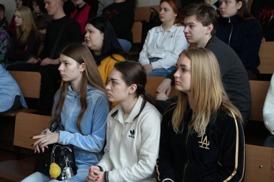 В День работника Культуры стартовал совместный проект Молодежного совета и Российского общества «Знание» В День работника Культуры стартовал совместный проект Молодежного совета и Российского общества «Знание»
