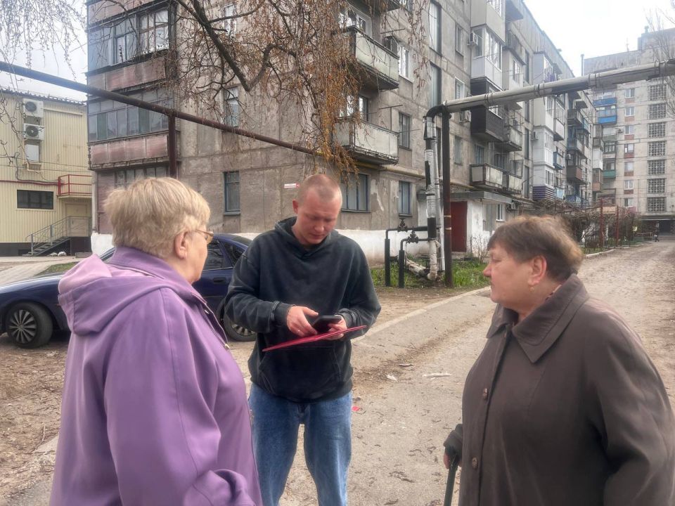 Встреча с населением. 2 апреля 2026 года председатель Енакиевского городского совета Донецкой Народной Республики, фракции Единая Россия Александр Кохан провел встречу с населением по адресу: пгт Встреча с населением. 2 апреля 2026 года председатель Енакиевского городского совета Донецкой Народной Республики, фракции Единая Россия Александр Кохан провел встречу с населением по адресу: пгт