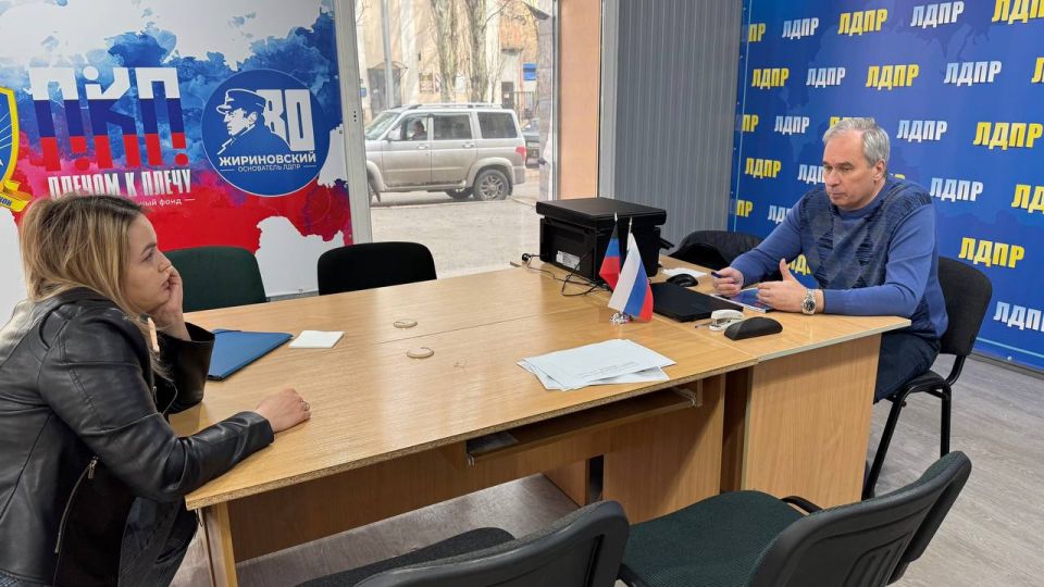 ПРИЕМ ГРАЖДАН. Депутаты Донецкого городского совета Виталий Воловик, Александр Герасименко, Василий Гребенюк, Роман Евстифеев, Владимир Мозговой, Герман Полунин и Валерий Солодовников встретились с гражданами в рамках приемов ПРИЕМ ГРАЖДАН. Депутаты Донецкого городского совета Виталий Воловик, Александр Герасименко, Василий Гребенюк, Роман Евстифеев, Владимир Мозговой, Герман Полунин и Валерий Солодовников встретились с гражданами в рамках приемов