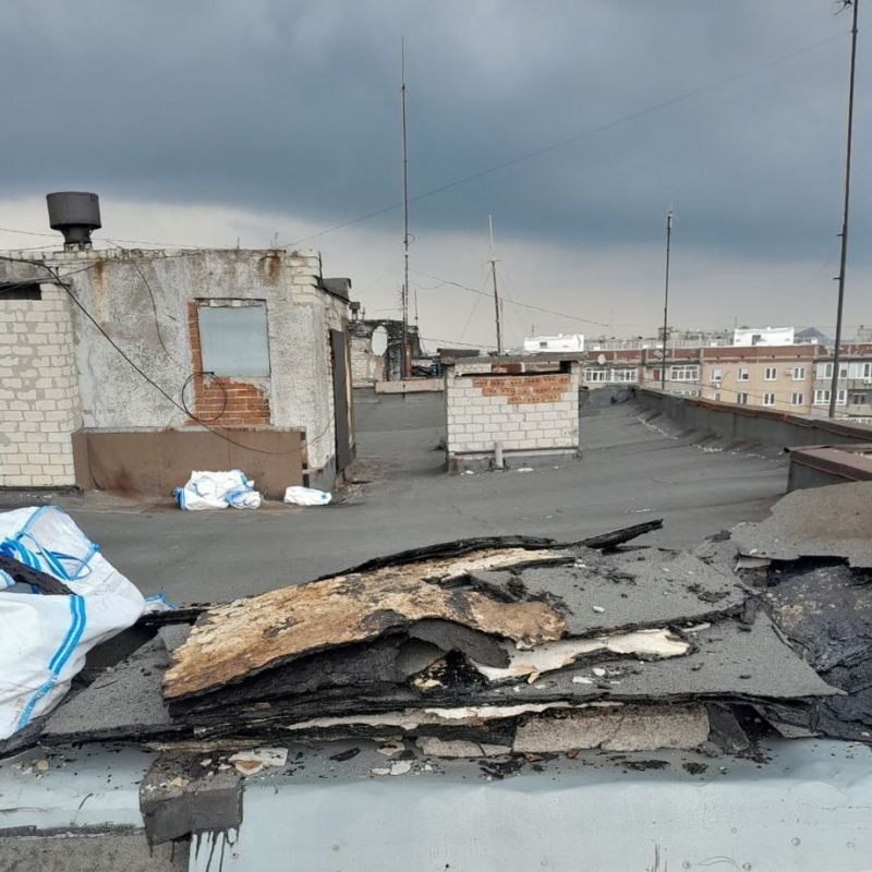 В Кировском стартовал капитальный ремонт кровель многоквартирных домов В Кировском стартовал капитальный ремонт кровель многоквартирных домов