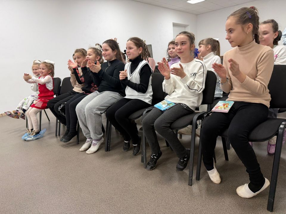 1 апреля , во Дворце культуры им. М. И. Калинина состоялась развлекательно-игровая программа «Веселись, детвора, в праздник смеха и добра»