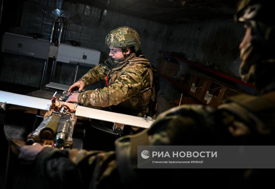 Кадры боевой работы расчёта FPV-дронов самолетного типа «Молния-2» группировки войск «Центр» на Добропольском направлении Кадры боевой работы расчёта FPV-дронов самолетного типа «Молния-2» группировки войск «Центр» на Добропольском направлении